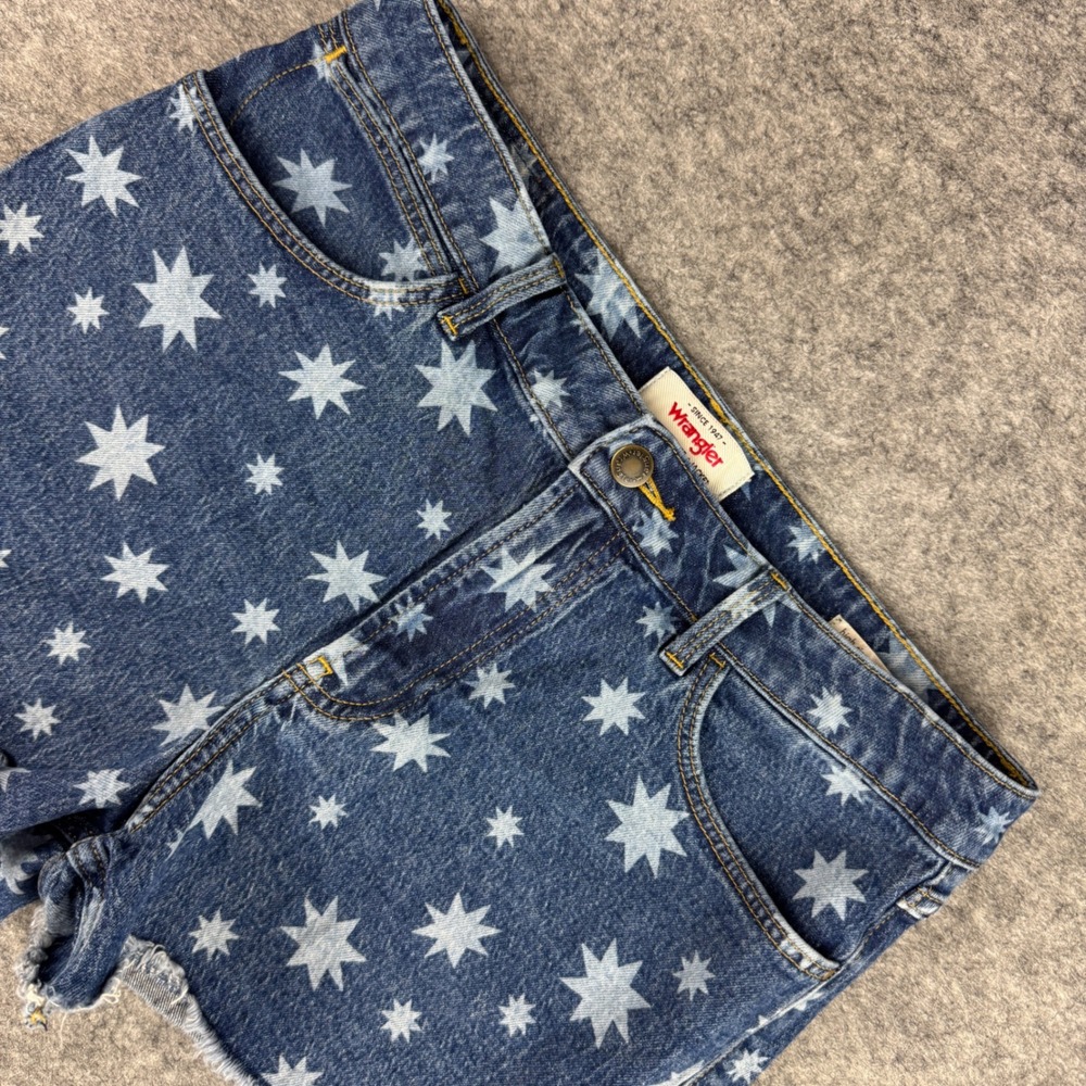 Wrangler Womens High Rise Vintage 3" Short Blue Star Firework Print Denim Size 8